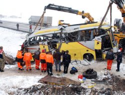 İran Otobüsü Kaza Yaptı: 4 Ölü!