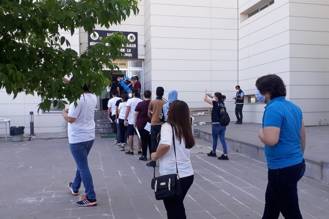 About 2,5 million students take university entrance exam in Turkey amid COVID-19 pandemic