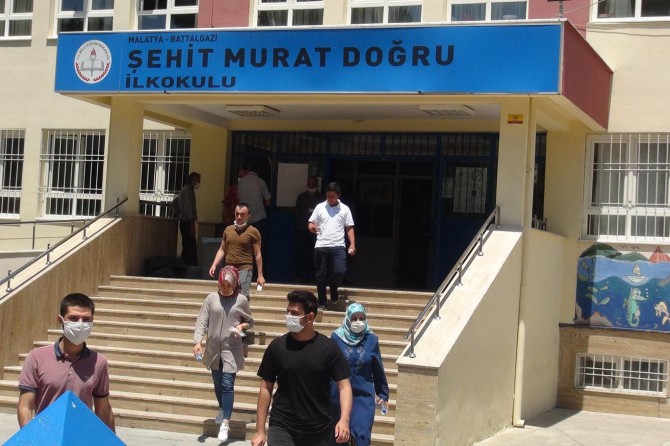 ​YKS'ye giren Malatyalı öğrenciler, sınavın kolay geçtiğini söylediler