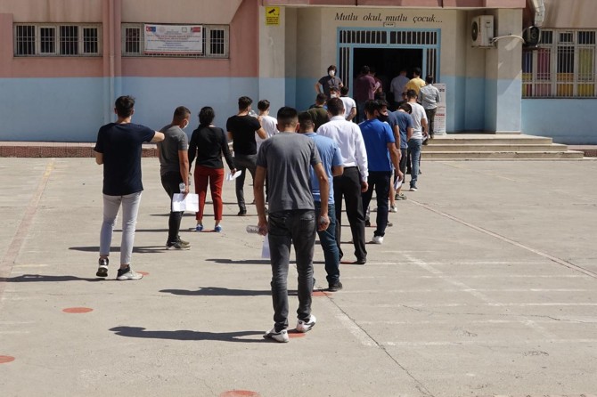 YKS’ye giren adaylar: Pandemi döneminde sınav biraz zor oluyor