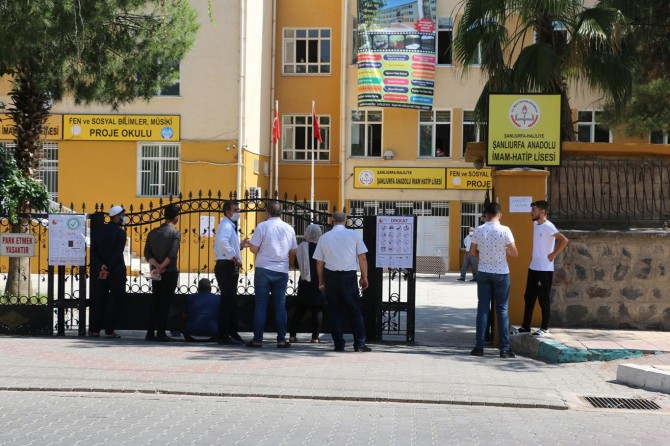 Şanlıurfa’da 94 okulda 280 bin öğrenci AYT’ye katıldı