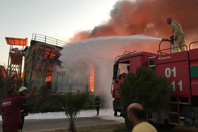 Adana Sarıçam'da fabrika yangını