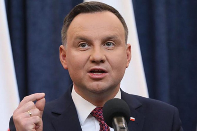 Polonya’da en fazla oyu cinsi sapkınlara tepki gösteren Cumhurbaşkanı Duda aldı