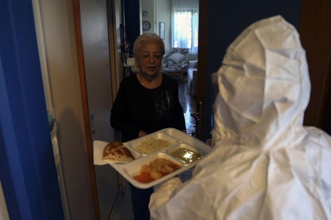 Aile, Çalışma ve Sosyal Hizmetler Bakanlığı ile DSÖ yetkilileri huzurevleri için toplandı