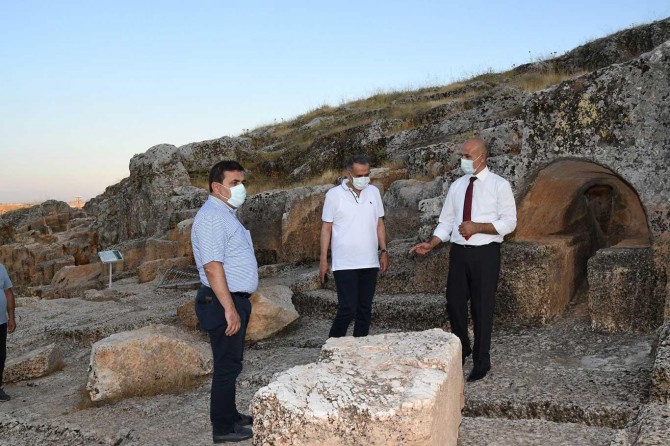 Adıyaman Valisi Çuhadar, Perre Antik Kentinde incelemede bulundu