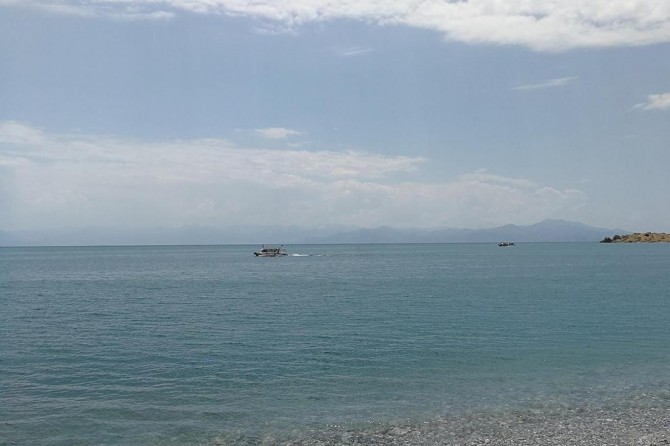 Van Gölü’nde batan tekneyi arama çalışmaları devam ediyor