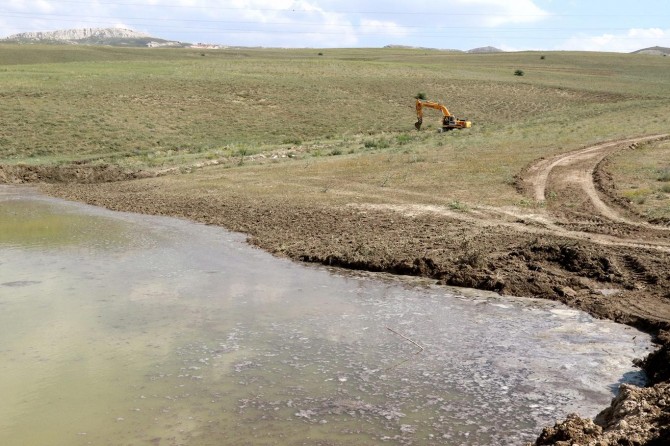 Van’da yaşanan selin ardından yaralar sarılıyor