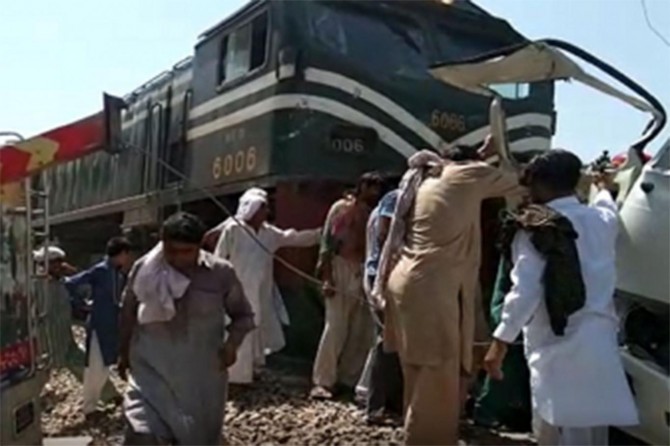 Li Pakistanê hejmara kesên ku di qezaya trênê de mirin derket 22yan