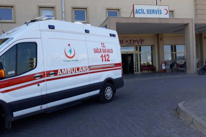 Viranşehir'in Tekke Mahallesi'nde çıkan kavgada 2 kişi yaralandı