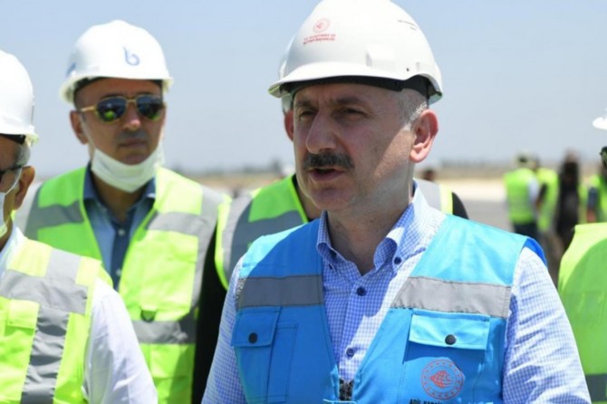 Bakan Karaismailoğlu, Çukurova Bölgesel Havalimanı inşaatını inceledi