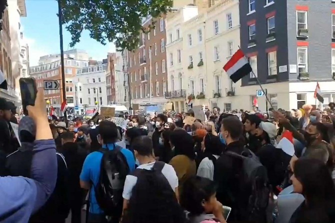 Yemen'e saldırılarını sürdüren Suudi öncülüğündeki koalisyon Londra'da protesto edildi