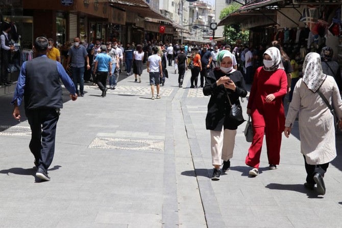 Covid-19 vakalarının arttığı Gaziantep’te kurallara yeterince uyulmuyor