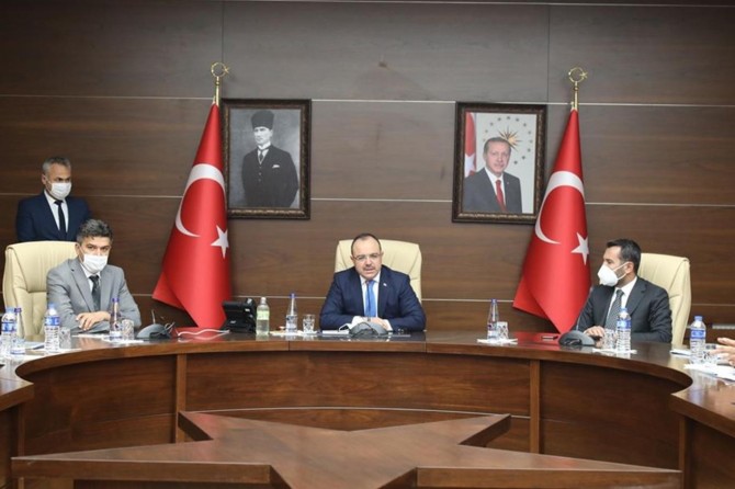 Elâzığ Valisi Yırık, deprem sonrası yaşanan sorunlar için muhtarlarla görüştü