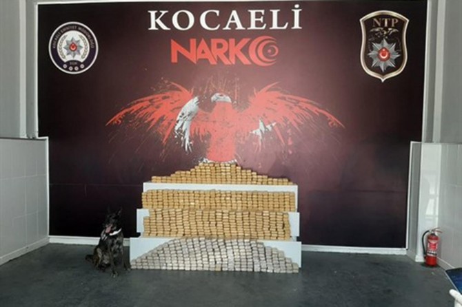 Kocaeli’de temizlik ürünleri yüklü minibüste 375 kilogram eroin ele geçirildi