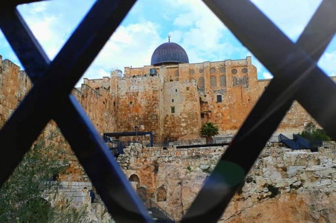 Siyonist işgal rejimi Müslümanları Mescidi Aksa’dan uzaklaştırmayı sürdürüyor