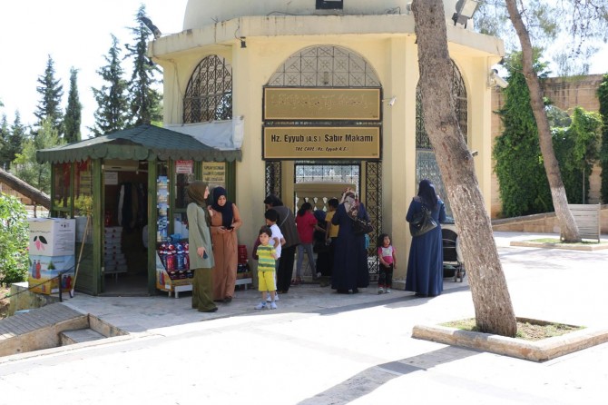 Şanlıurfa’da 3 aydır kapalı olan türbeler ziyaretçilere açıldı