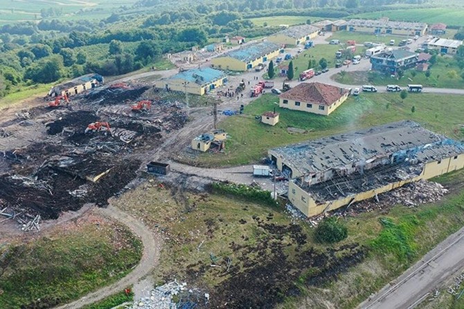 Sakarya'daki patlamaya ilişkin fabrikanın 2 sahibinden biri tutuklandı