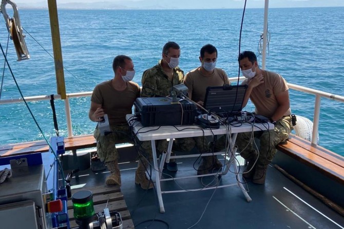 Van Gölü'nde tekneleri batan ve kaybolan mülteciler, su altı cihazı ile aranıyor