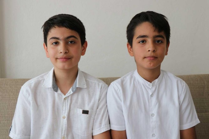 Hafızlık adayı kardeşler aileleri ve hocalarının desteğiyle eğitimlerini sürdürüyorlar