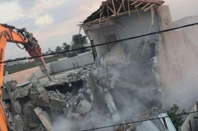 Zionist occupation forces demolish Palestinian home, shop in Jerusalem