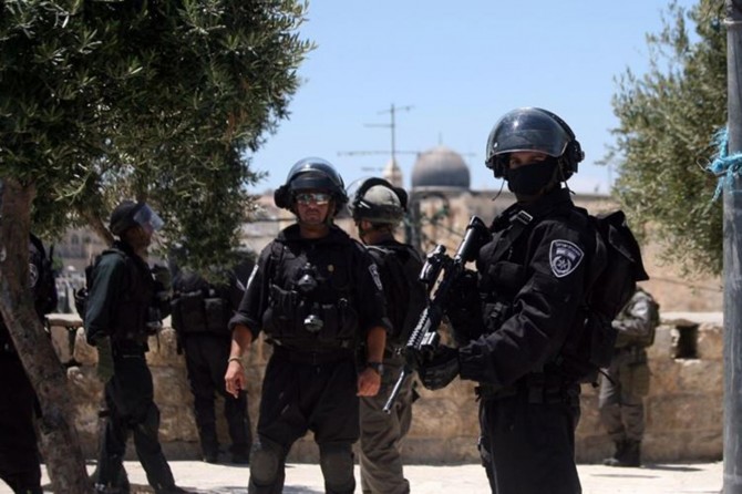 Siyonist işgalciler, İslam İşbirliği Teşkilatı temsilcisinin evine baskın düzenledi