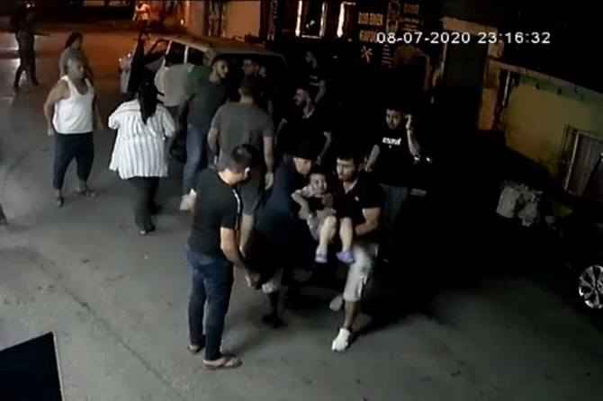 Aracın altında kalan çocuğun görüntüleri güvenlik kamerasına yansıdı