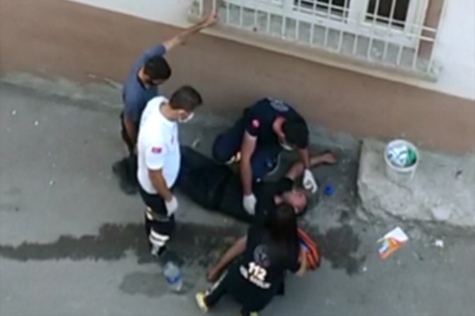 Gaziantep’te uyuşturucu kullanan şahıs sokak ortasında yere yığıldı