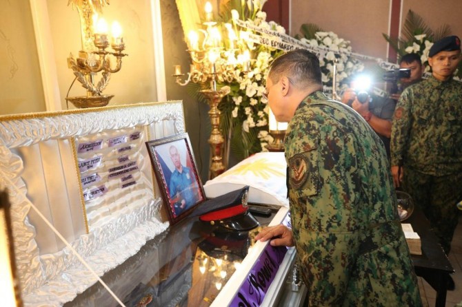 2 people killed, 4 others injured in roadside bomb attack in Philippines