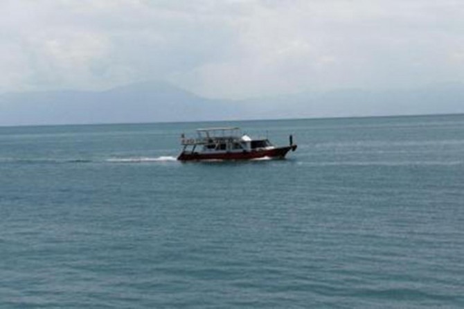 Van Gölü’nde batan tekneyi çıkarma çalışmalarına ara verildi