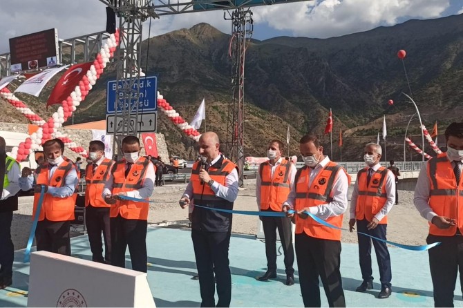 Türkiye’nin en yüksek köprüsü, Botan Çayı Beğendik Köprüsü’nün açılışı yapıldı