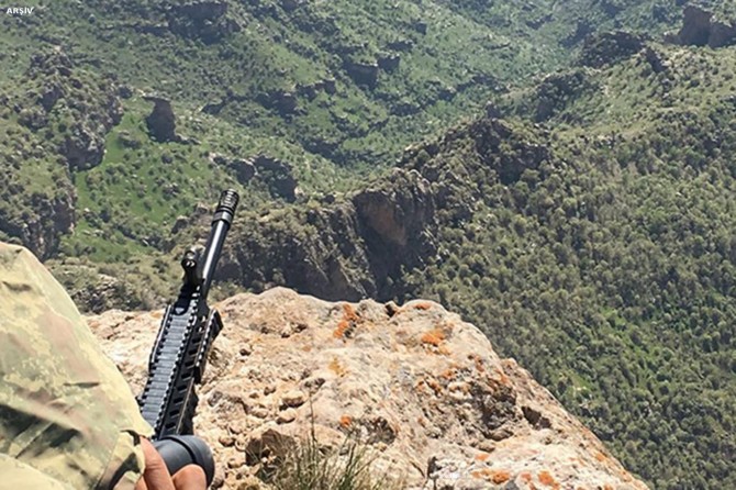 Erzurum Şenkaya'da 2 PKK'li teslim oldu