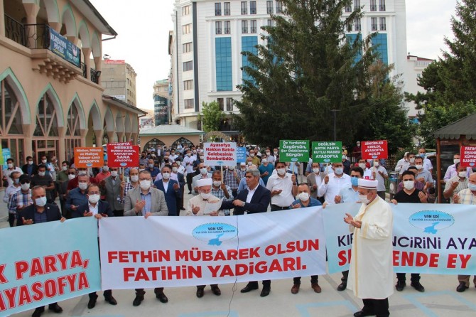 Van SDİ: “Ayasofya Camisi’nin yeniden ibadette açılması memnuniyet vericidir”