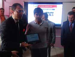 Diyarbakır'da tablet bilgisayarlar dağıtıldı