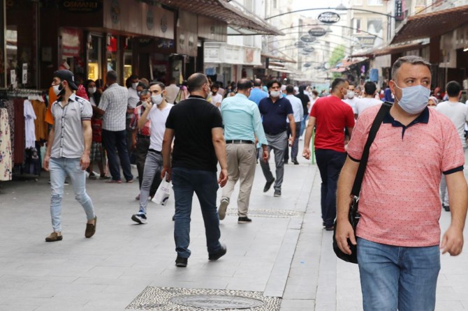 Gaziantep’te Covid-19 tedbirlerine uymayan binlerce kişiye para cezası verildi