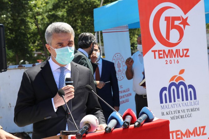 Vali Baruş: “15 Temmuz hafızalarımızda kara bir leke olarak kıyamete kadar silinmeyecek