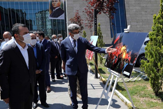 Van'da 15 Temmuz fotoğraf sergisi açıldı