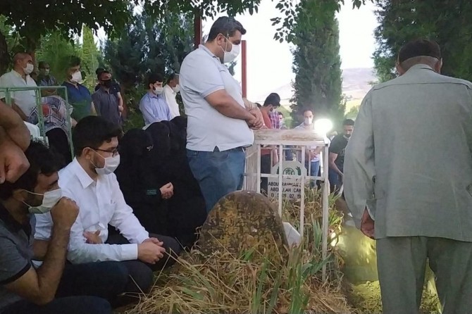 TRT çalışanı Çakar, Batman'da gözyaşları arasından toprağa verildi
