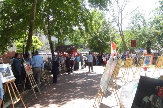 Adıyaman'da 15 Temmuz resim sergisi açıldı