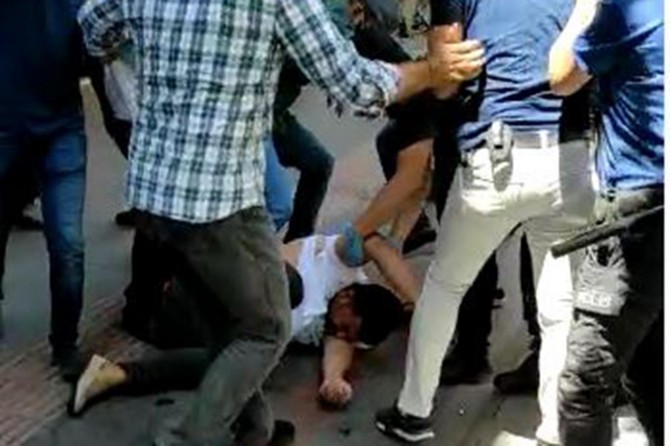 Esnaf ve vatandaşlardan 'orantısız güç kullanan polis'e tepki