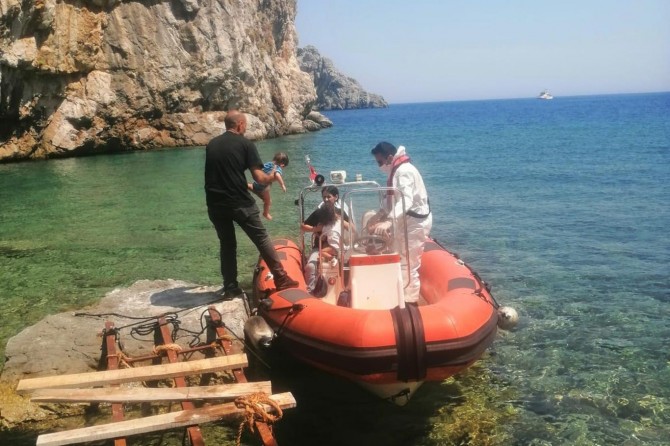 Muğla'da yardım çağrısında bulunan 8 düzensiz göçmen kurtarıldı