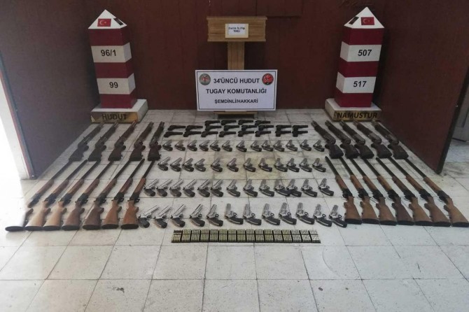 Sınır hattında çok sayıda silah, gümrük kaçağı sigara ve uyuşturucu ele geçirildi