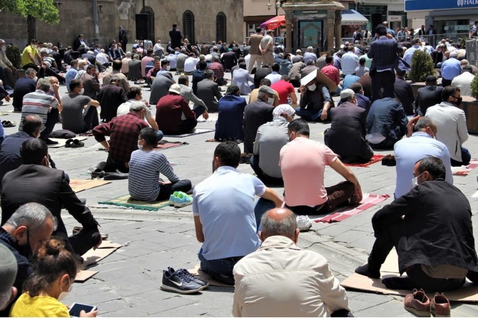 Cuma hutbesinde kurbanın önemine vurgu yapıldı