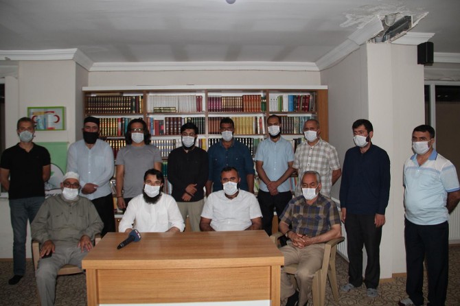 Peygamber Efendimize hakaret eden cinsi sapkınlara tepkiler devam ediyor