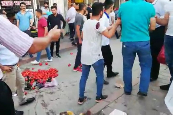 Elazığ’da çıkan bıçaklı kavgada 3 kişi yaralandı