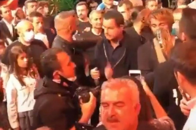 Bakan Koca, “Tedbirlere uymayan hayranlarla ünlüler, gözden biraz izole olmalı”