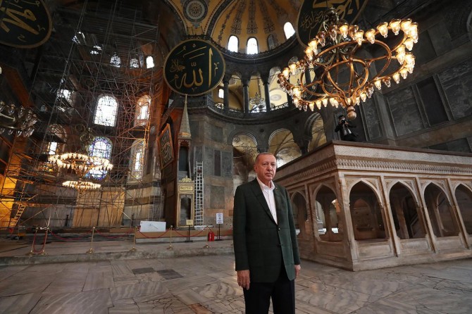 Erdoğan makes examinations at Hagia Sophia Mosque