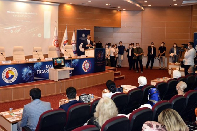 Türkiye'de Kooperatifçilik ve Kadın Kooperatifleri Paneli düzenlendi