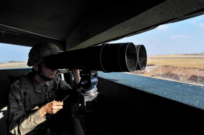 Suriye sınırında 2 kişi yakalandı