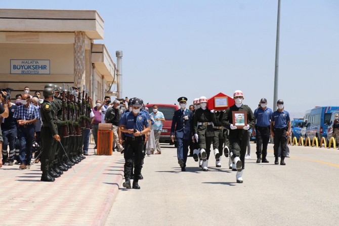 ​Malatyalı asker tekbir ve salavatlarla defnedildi