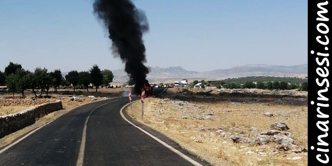Diyarbakır-Hani karayolunda lastik dolu kamyon alev alev yandı